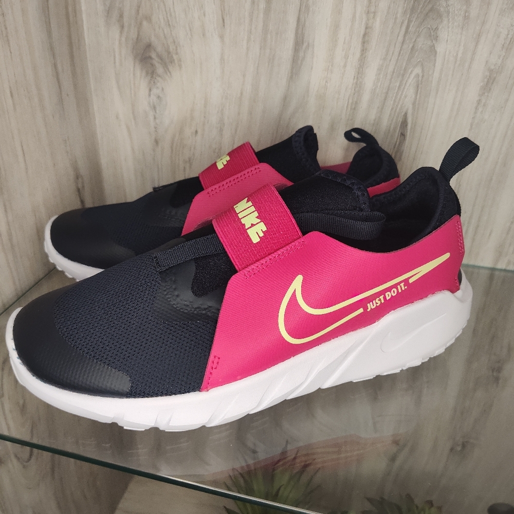 Nike flex Runner 2 (GS) 7Y 8 women's New In Box